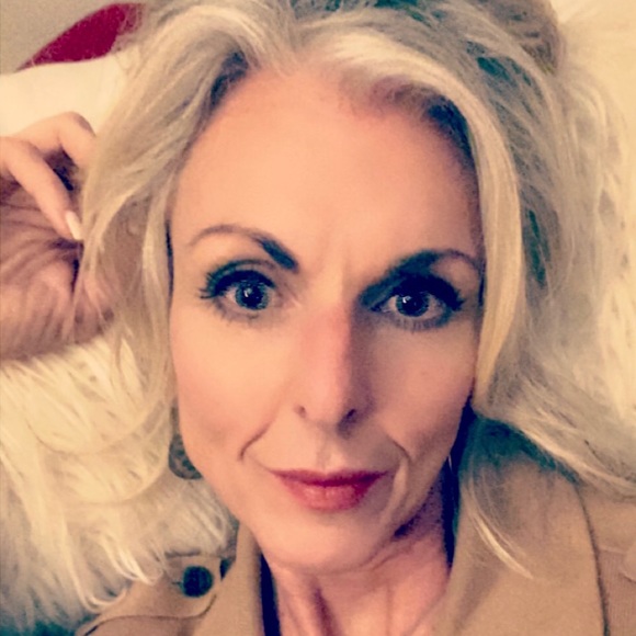 Meet your Posher, Linda - Picture 1 of 1